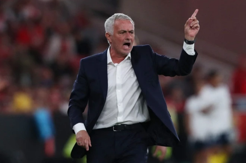 Mourinho bất lực trong ngày trở lại Stamford Bridge